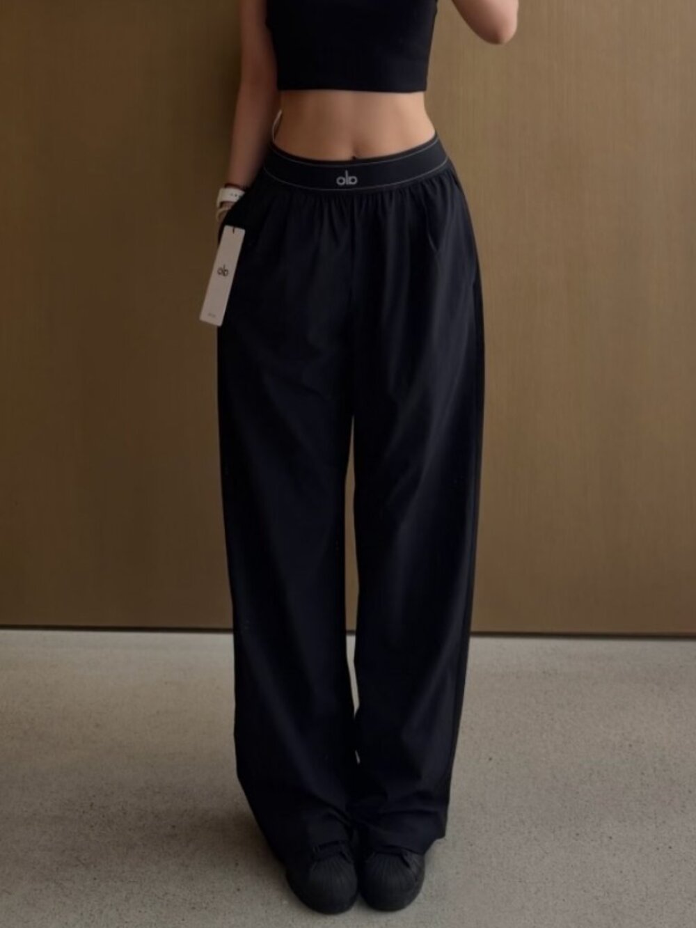 Clean Girl Essential🥳ALO Yoga Suit Up Trouser Black Wide Leg Pants🎈NWT - Picture 3 of 8